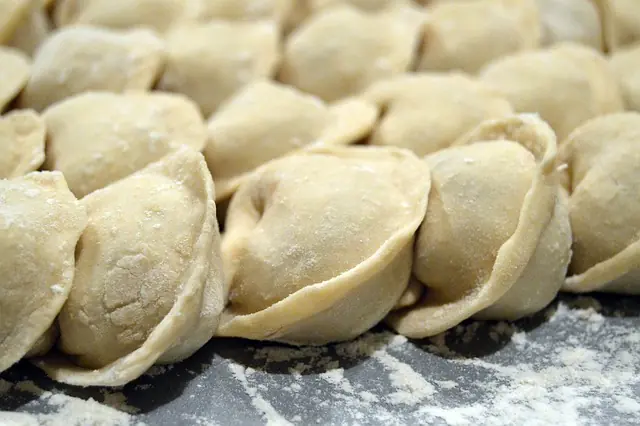 Вместо копыт и клея - настоящее мясо: Роскачество выявило лучшие марки пельменей
