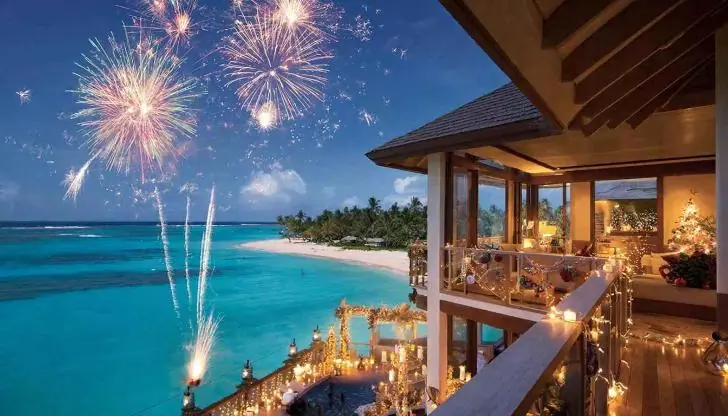 «5 звезд за 35 тысяч»: россияне дуреют от цен на новогодние туры в Египет, Эмираты и Мальдивы 