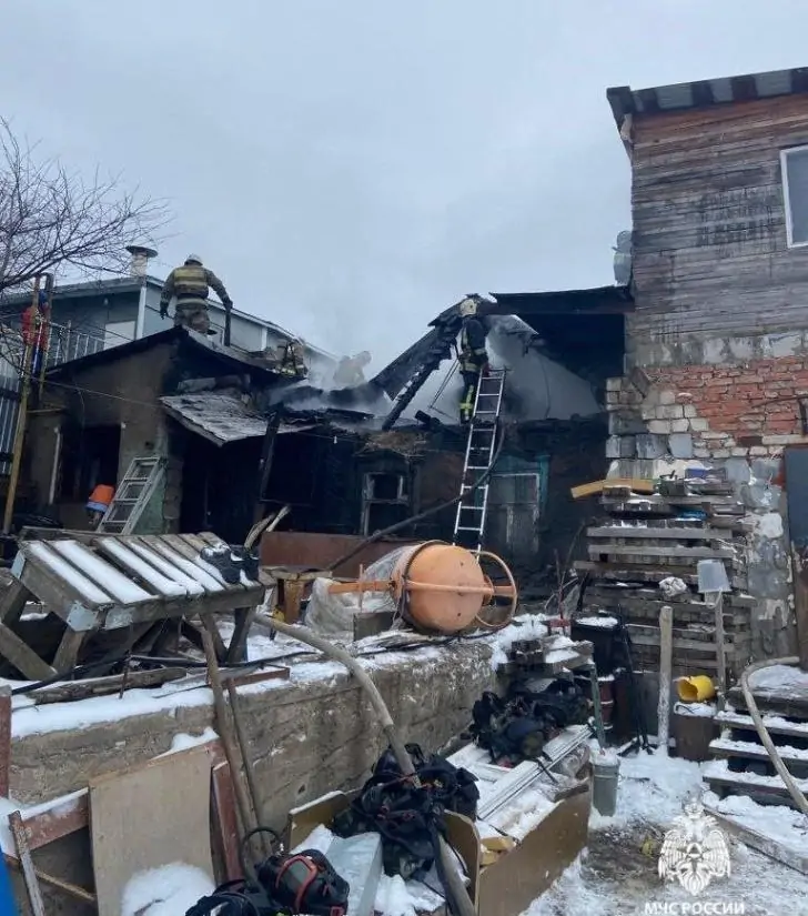 Три семьи из Уфы лишились дома из-за пожара