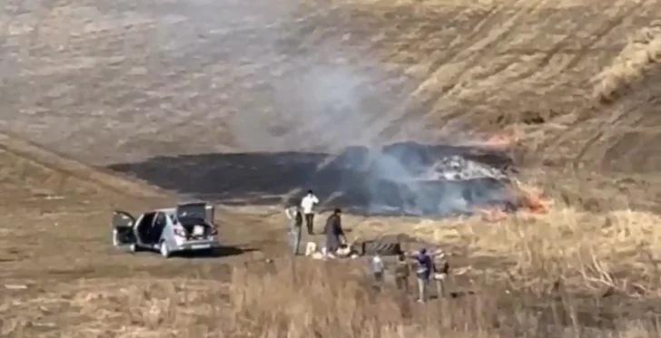 В Уфе неизвестные решили сделать шашлыки в поле, но устроили пожар