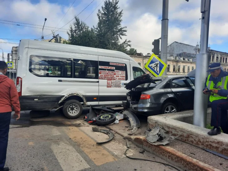 Опубликовано видео страшной аварии в центре Уфы