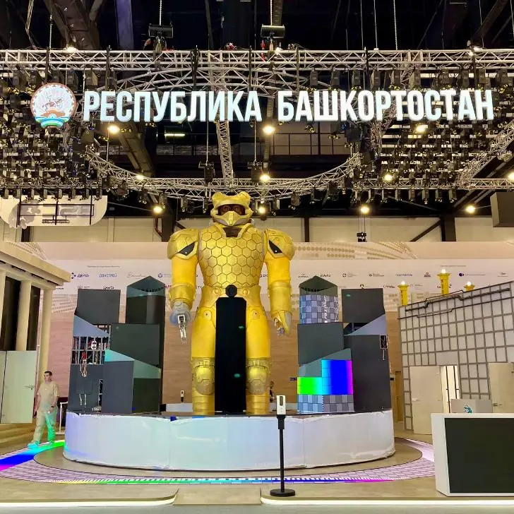Ксению Собчак впечатлил башкирский гигант из сот