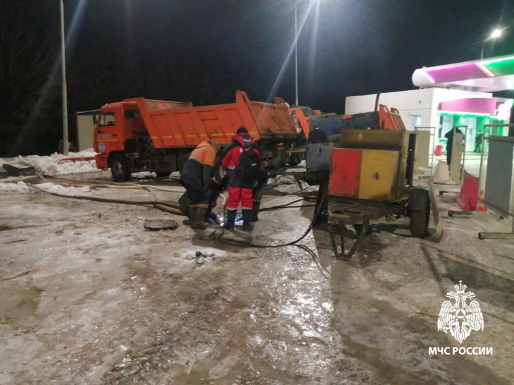 В Уфе наутро завершили сварочные работы по утечке на магистральном трубопроводе