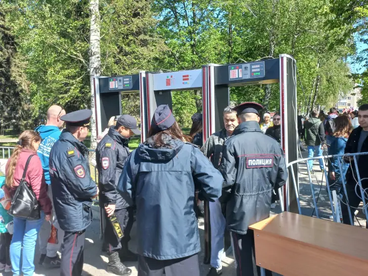 Может ли полиция изъять телефон или потребовать его «просмотреть»: ответили юристы