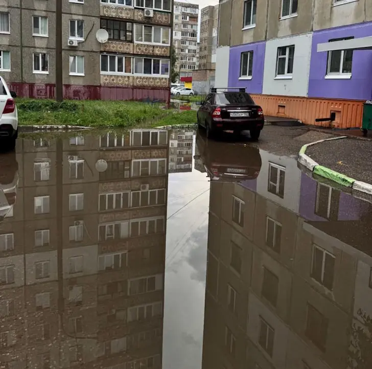 В Уфе зачем-то закатали ливневку в бетон