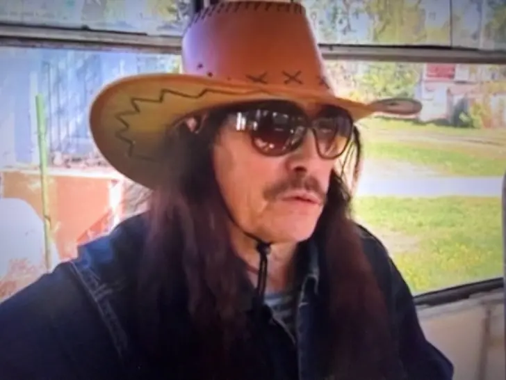 Умер Юрий Субоч — легендарный водитель уфимского трамвая «Капитан Джек Воробей»