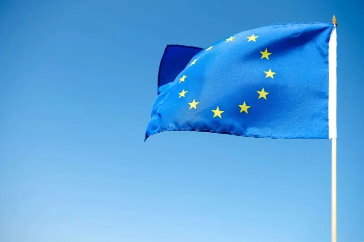 Россияне больше не смогут получать мультивизы в Европу