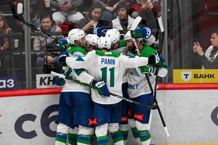 «Футбол и волейбол уже профукали, теперь хоккей!»: жители Башкирии требуют спасти «Салават Юлаев»