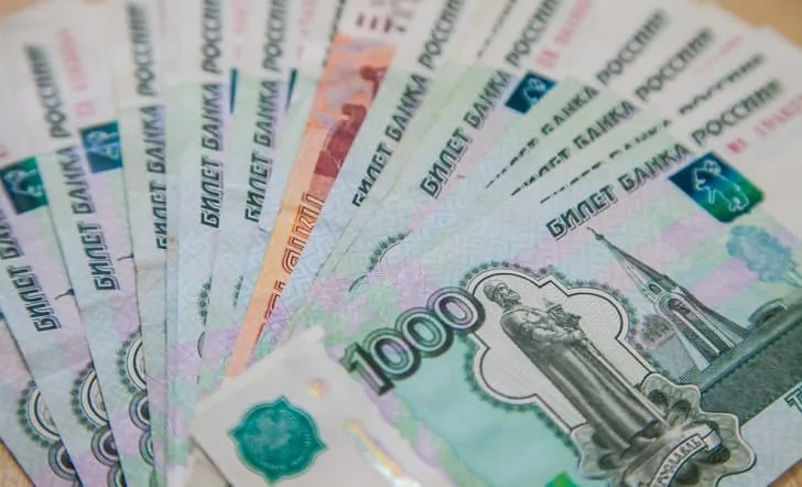 «Оказались за гранью нищеты»: российские блогеры недовольны блокировкой зарубежных соцсетей