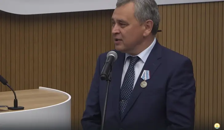 Как башкирский юрист помогал возвращать Крым в 2014 году – Хабиров вручил чиновнику за это медаль
