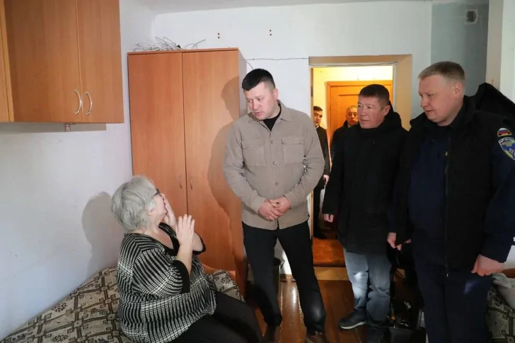 Мэр Уфы Мавлиев посетил жителей дома, где взорвался газ