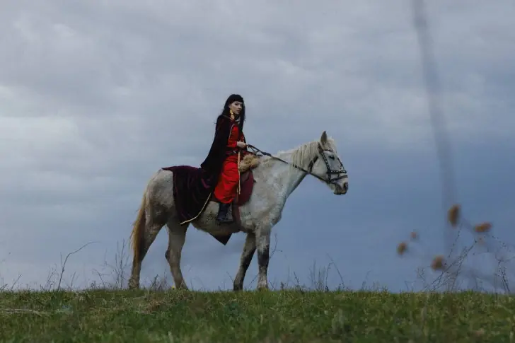 Солистка Ay Yola Адель Шайхитдинова попала в список Forbes