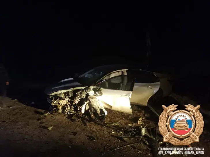 Два человека погибли, дети в больнице: страшное ДТП на трассе в Башкирии