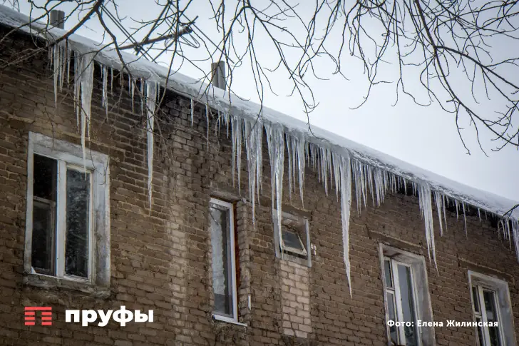 Все еще нехватка дворников? Озвучено, сколько рабочих убирали улицы Уфы