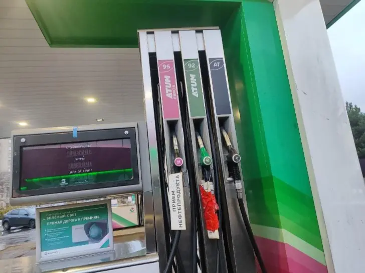 «Долго едут бензовозы»: на заправке «Башнефть» ответили, где бензин