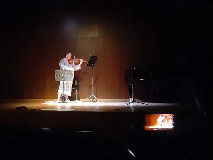 «Искусство умерло»: заслуженный деятель искусств Башкирии распилил свою скрипку и покидает Россию