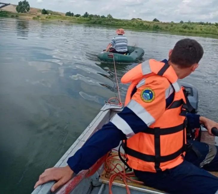 Мужчина из Башкирии заплыл на лодке слишком далеко и не смог выбраться