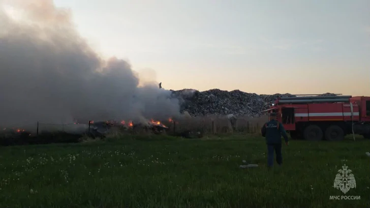 В Башкирии произошел пожар на мусорном полигоне