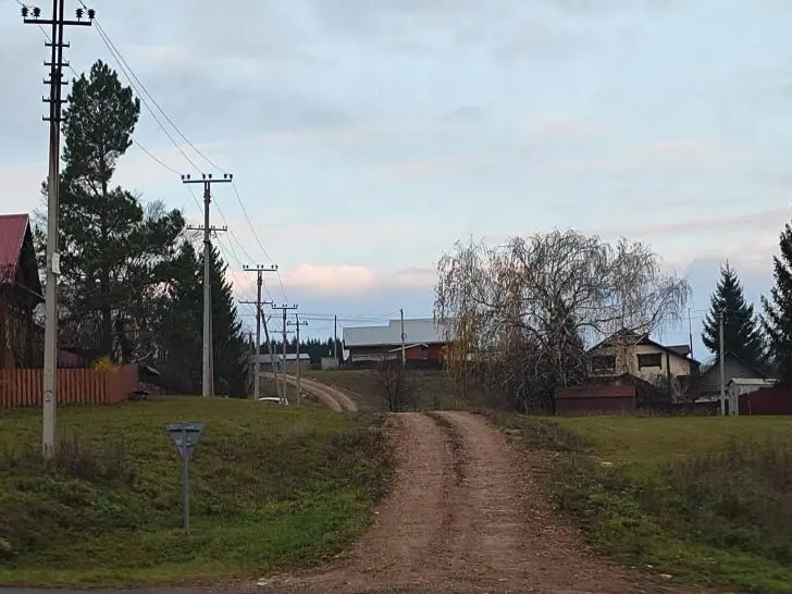 Психоделическая деревня Асы - фоторепортаж с единственной улицы