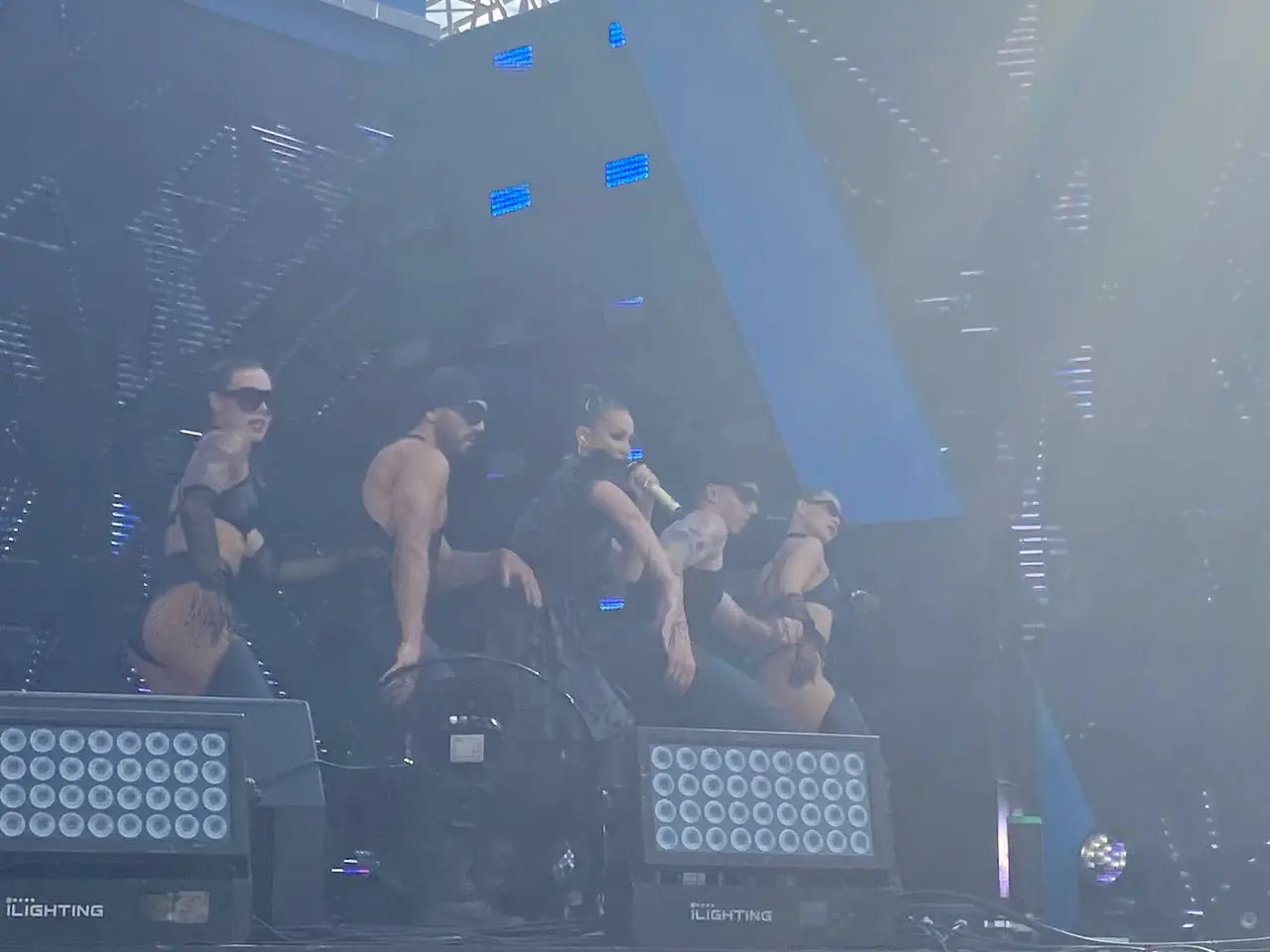 Власти Уфы открестились от наряда Бузовой на VK Fest 