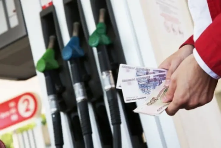 На заправках «Башнефти» вновь скакнули цены на бензин