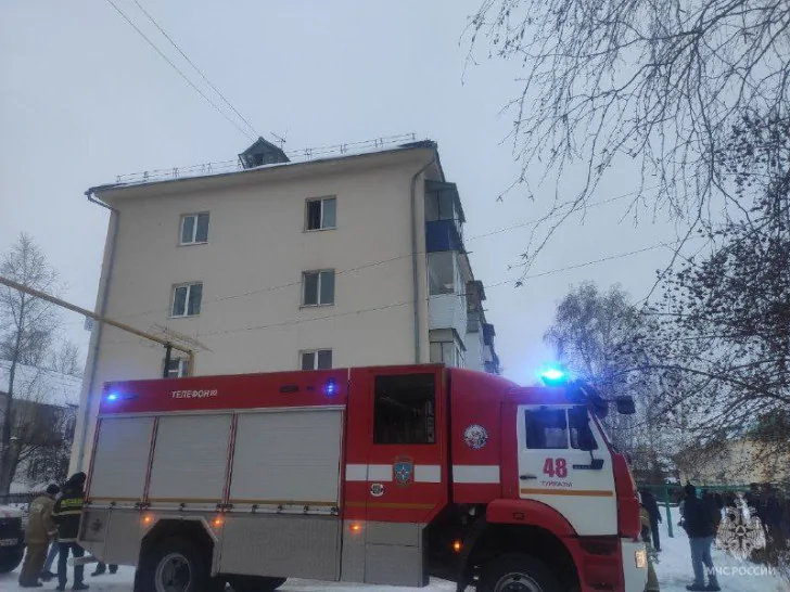 В Башкирии пожарные спасли 10 человек из горящего дома