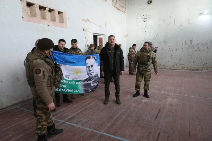 Участники СВО сделали Хабирову подарок