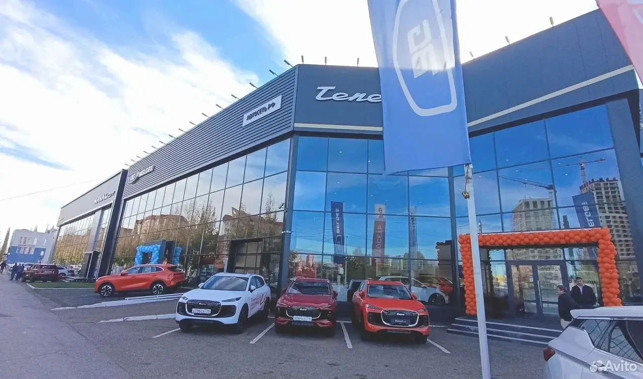 Гигантское здание автосалона за 750 млн продают в Уфе