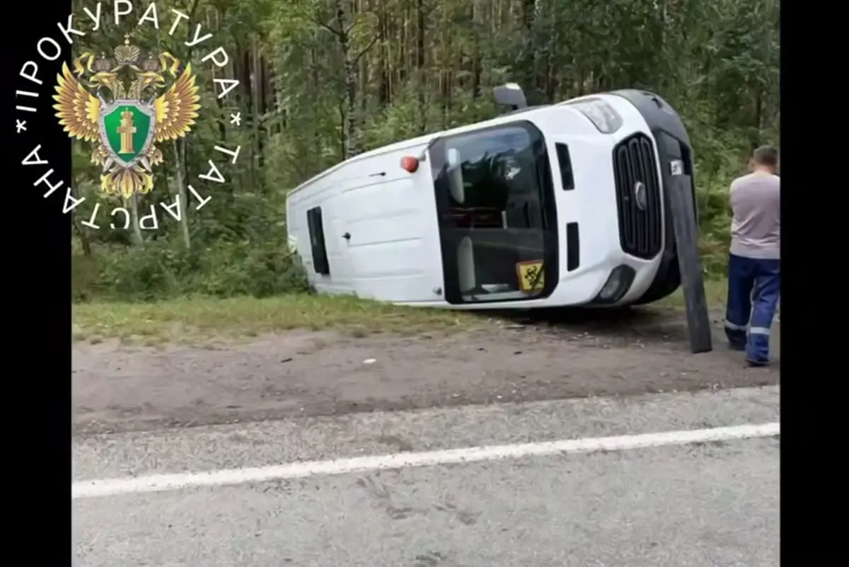 В Татарстане перевернулся автобус с детской хоккейной командой