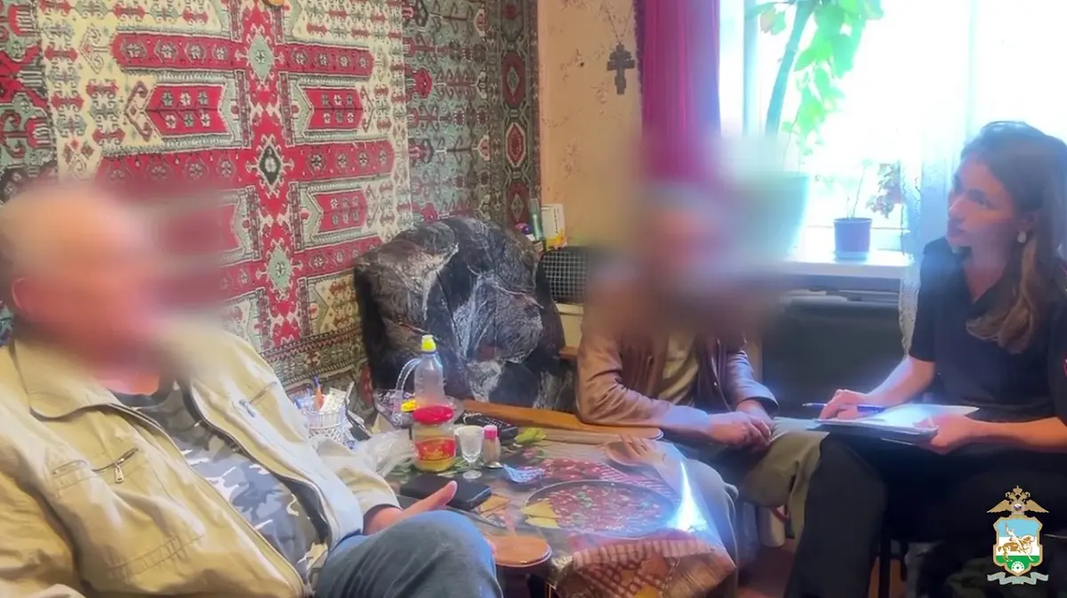 В Уфе дед с большим ножом погнался за малолетними девочками