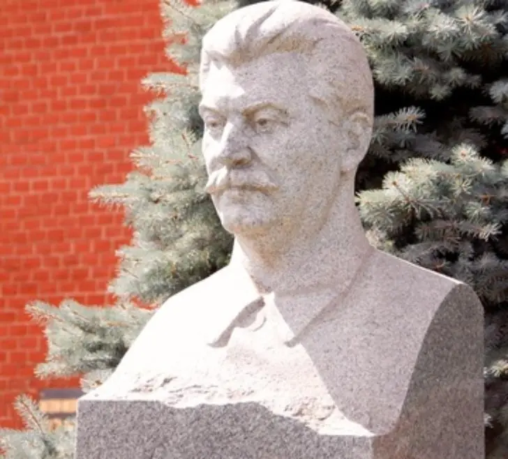 Мешал советской власти? Что известно о таинственной смерти сына Сталина