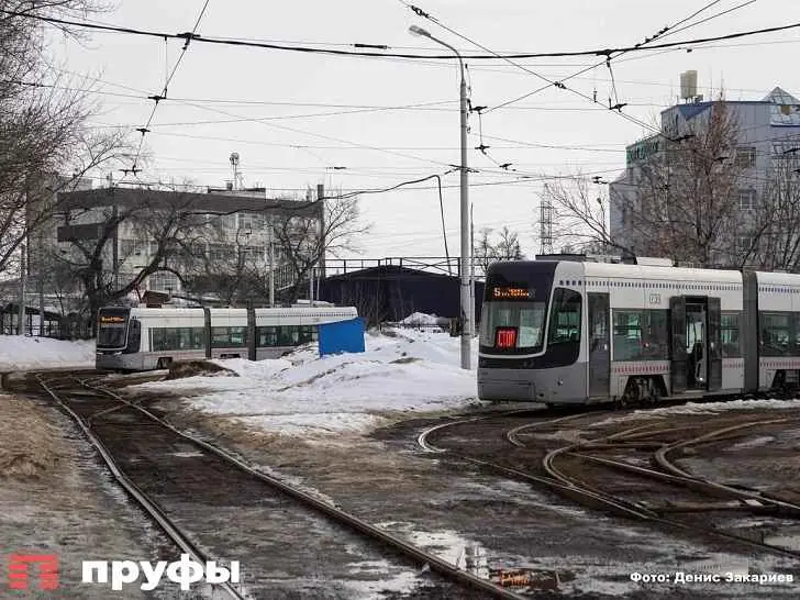 Московские подарки на советском фундаменте: как новые трамваи контрастируют с наследием СССР в Уфе. Фоторепортаж