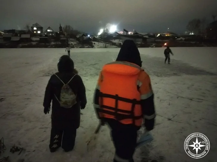 В Уфе группу детей пришлось выводить с тонкого льда