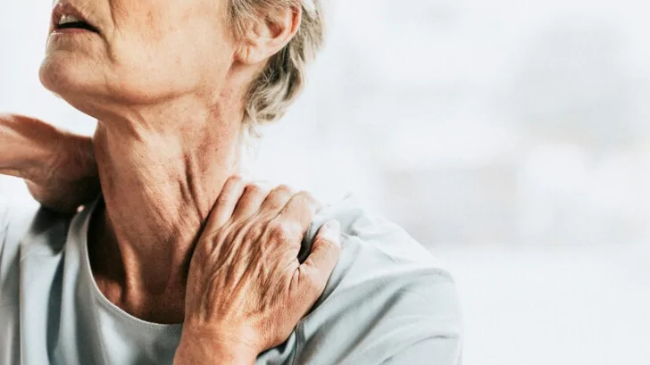 Высокое давление, холестерин, деменция: врач рассказала о ранних симптомах Альцгеймера