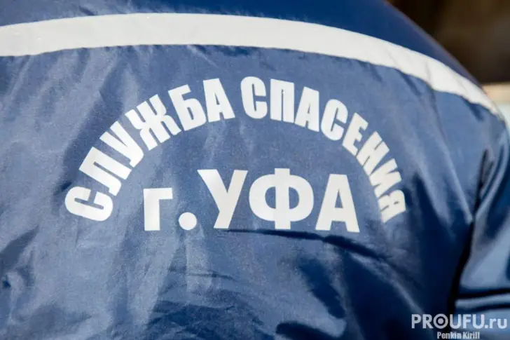 В Уфе 10-летний ребенок застрял на крыше заброшки
