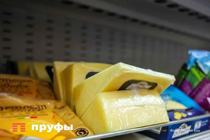 На складах скопились рекордные запасы сыра: почему рынок столкнулся с переизбытком