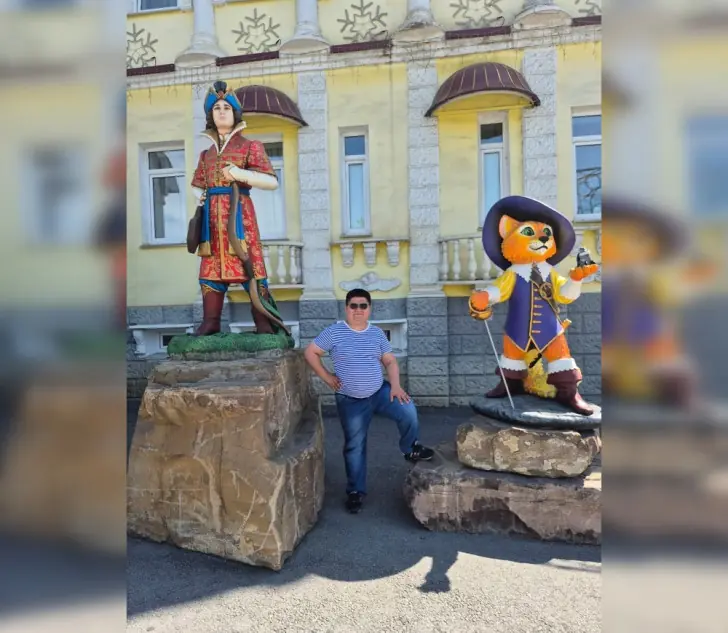 Пока незрячий музыкант ждал социальное жилье, власти Хайбуллинского района построили себе дом