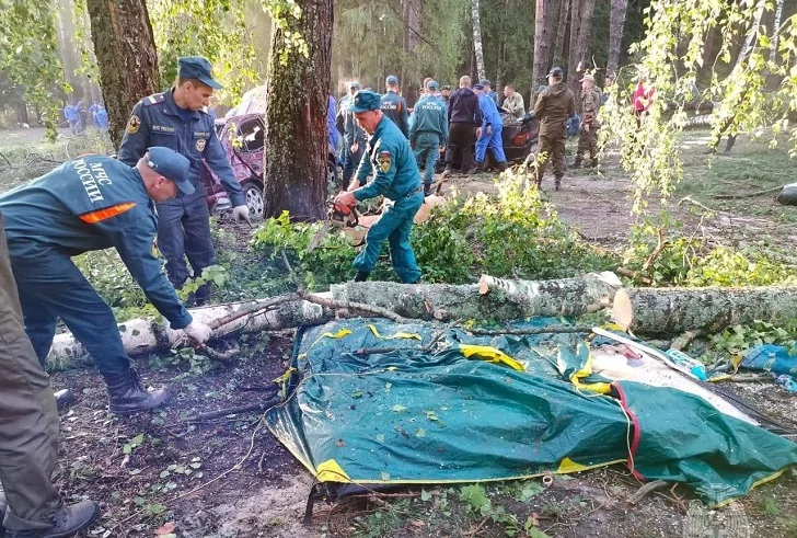 Восемь смертей, десятки в больницах: подробности страшной атаки урагана на Марий Эл