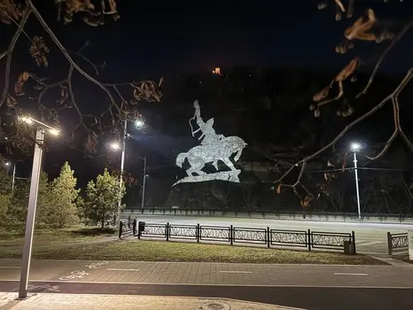 Памятник Салавату Юлаеву вернулся на своё место, но предстал в новом свете