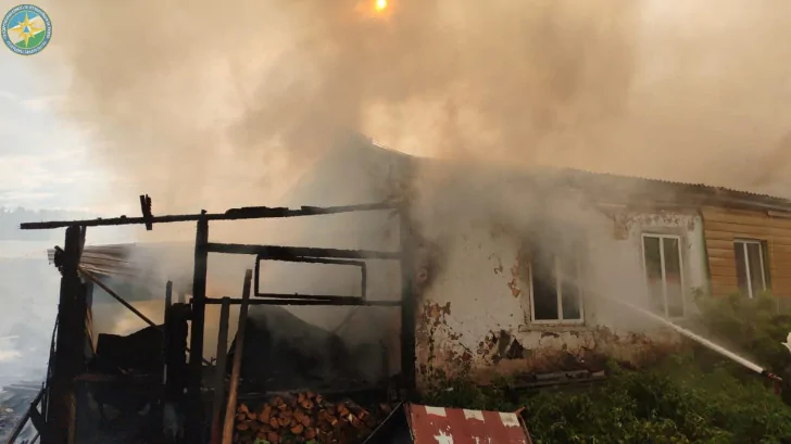 «90% ожогов тела»: в страшном пожаре в Башкирии обгорела супружеская пара