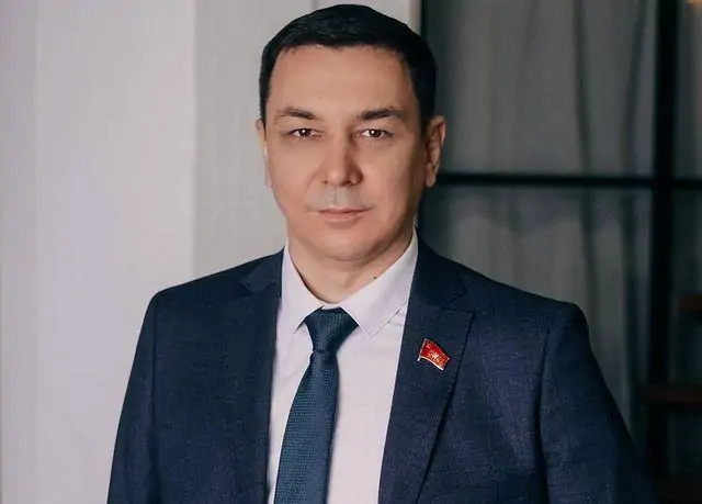 Отказавшийся вакцинироваться депутат Курултая Рустам Хафизов заболел коронавирусом