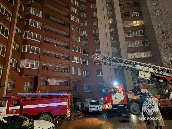 Пострадали дети: в жилом доме в Уфе загорелся электрощит