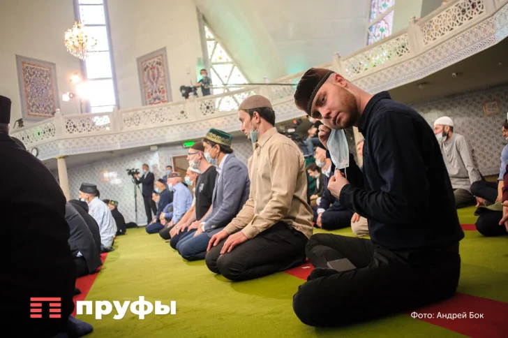 Советы от хазрата в Курбан-байрам-2022: как правоверные совершают намаз, что делают женщины и где заколоть барана