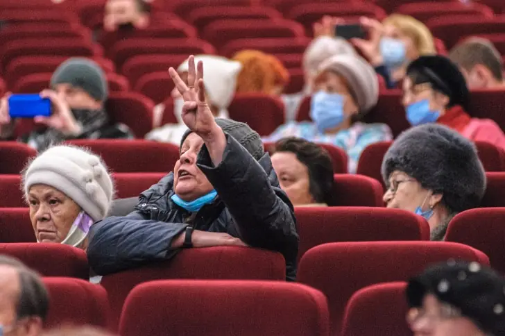 В Госдуме предложили полностью освободить одиноких пенсионеров старше 80 лет от оплаты ЖКХ