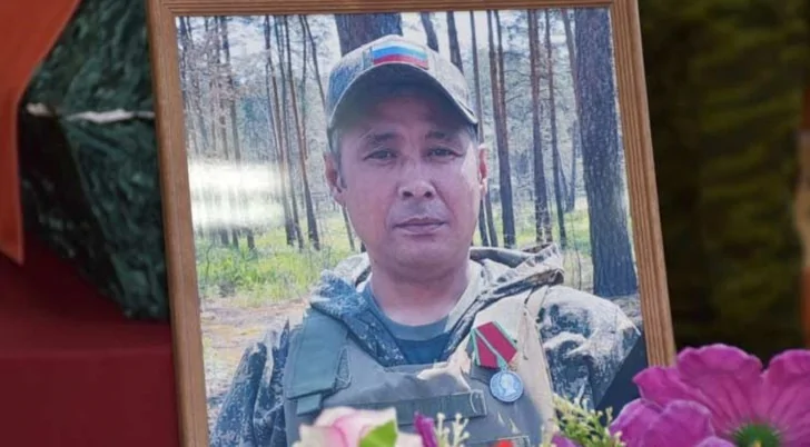 Больше года в бою: в Башкирии простились с водителем на СВО