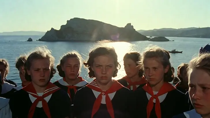 В СССР существовал свой «остров Эпштейна»? Фактчек скандального «дела гладиаторов» 1955 года с участием министра культуры и юных комсомолок