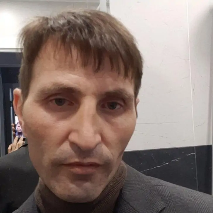 «Восстанавливаем мирную жизнь». Дворник Юра из Уфы строит школу в ЛНР