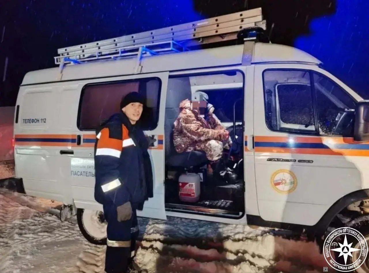 Остался без улова: пожилой рыбак застрял в снегу во время лыжного похода в селе Башкирии