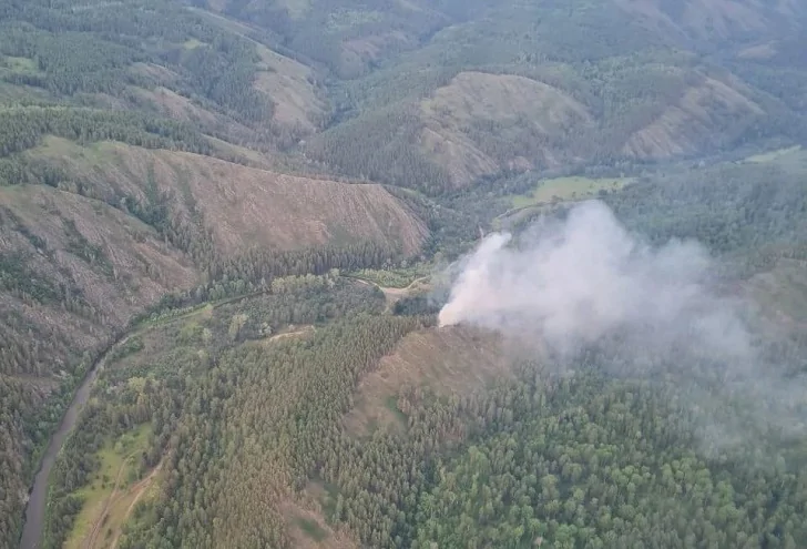 В Башкирии вертолет уже вторые сутки тушит сильный пожар