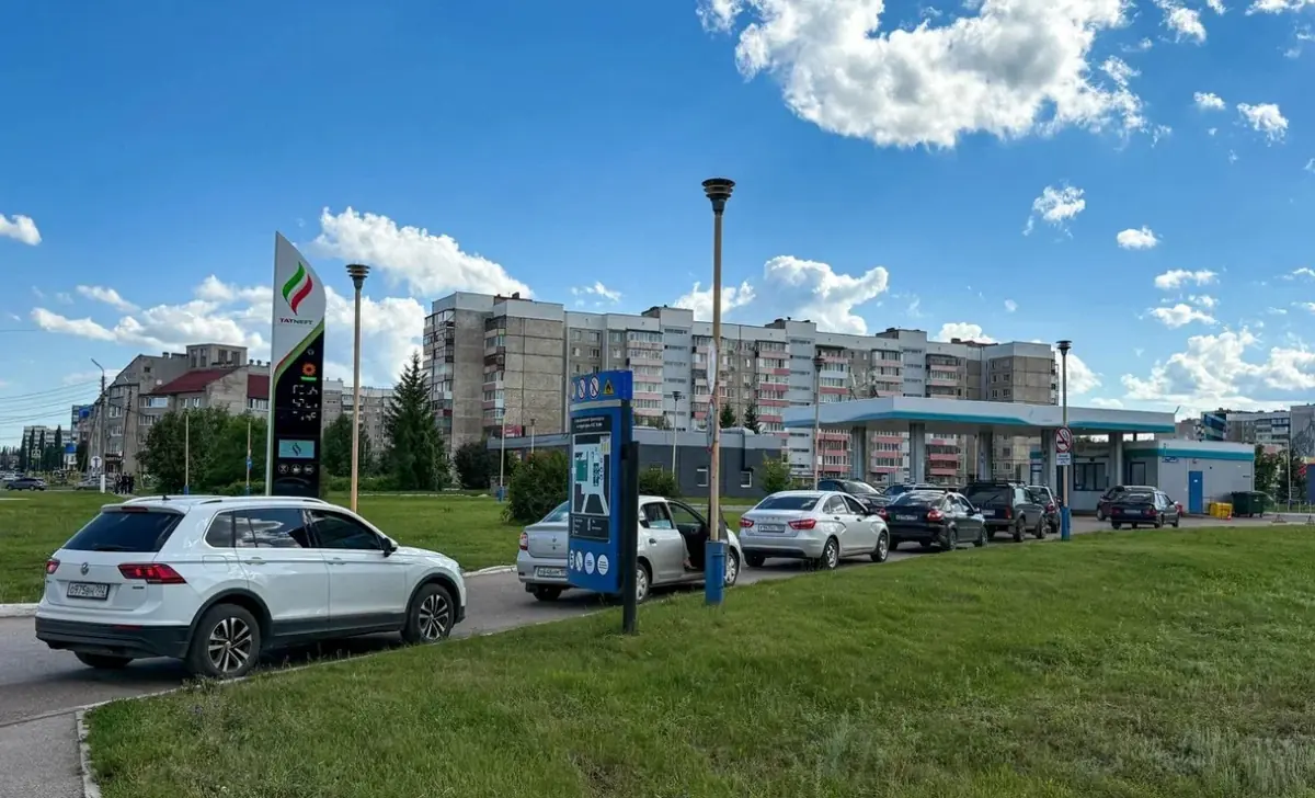 На заправках постепенно снимают ограничения на продажу бензина